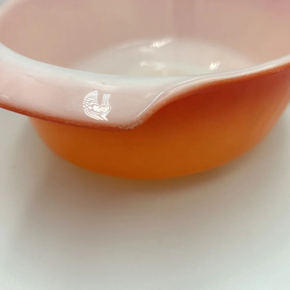VTG Anchor Hocking Fire King 1.5 Quart Casserole Dish Bowl Ombre Orange